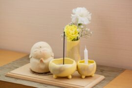 仏壇は置けないけれど、故人を想う場所を作りたい