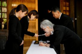 葬儀でかける適切な言葉とは？遺族にかける言葉をご紹介