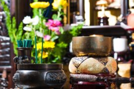 【お墓参りの基本】仏壇やお花の種類、季節に合わせた供養